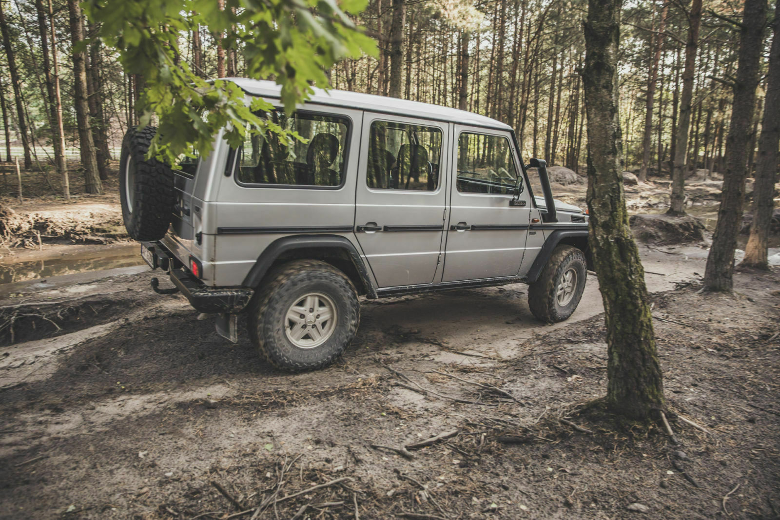 Mercedes G-Klasse gegen Lada Niva