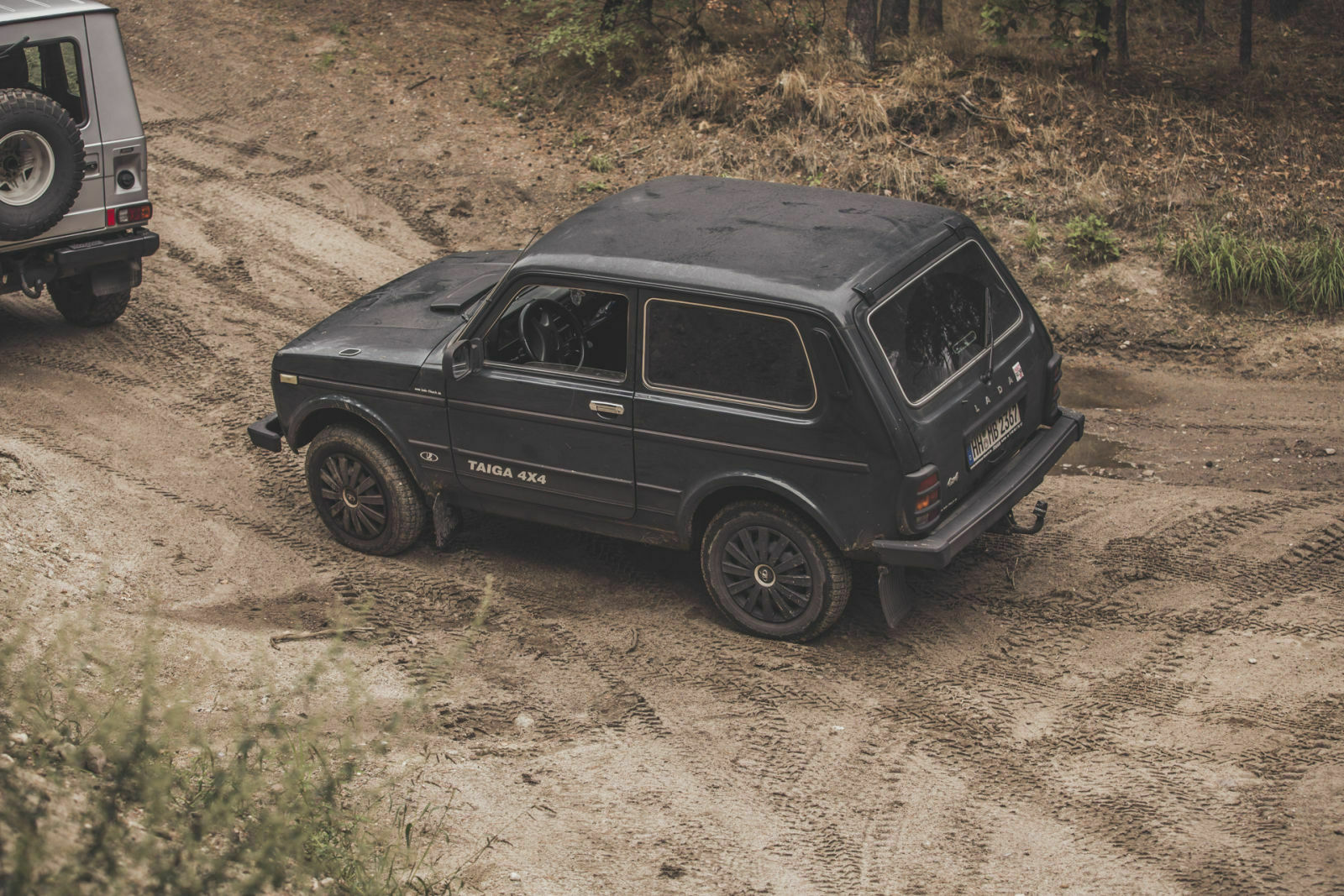Mercedes G-Klasse gegen Lada Niva