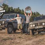 Timo Friedmann (l.) und Micky Beisenherz testen Mercedes G-Klasse und Lada Niva auf Herz und Nieren. Wer gewinnt? Geschmackssache