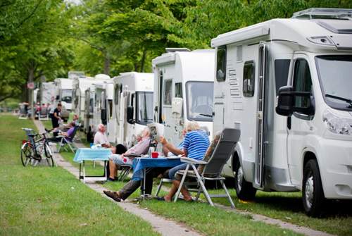 Manche Urlauber schätzen das stationäre Leben auf dem Campingplatz