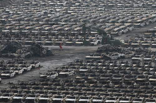 Ausgebrannte Autos in Tianjin