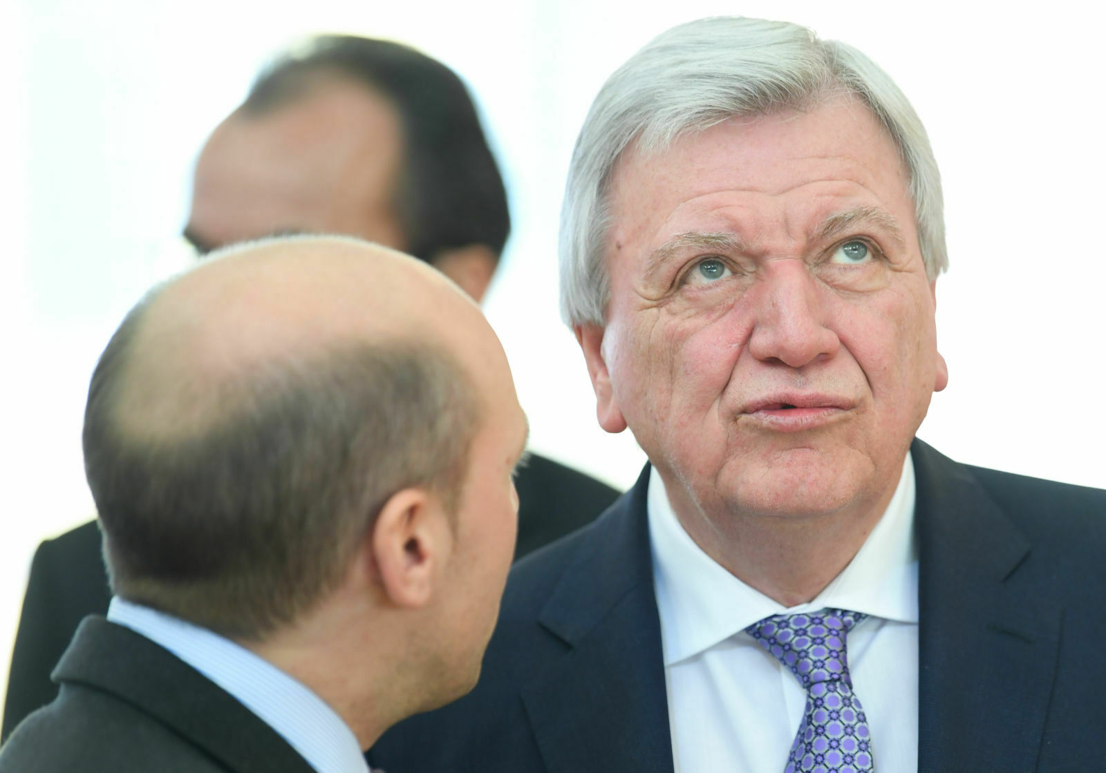 Der hessische Ministerpräsident Volker Bouffier fordert Entschädigungen von den Autoherstellern im Dieselskandal