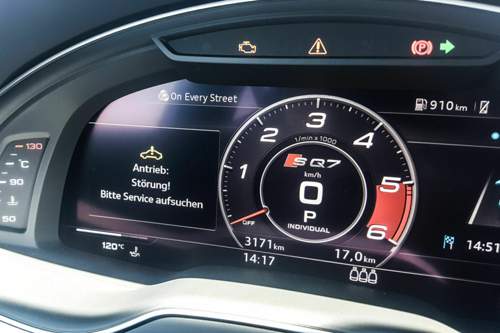 Nichts geht mehr: Auf der Testfahrt blockierte die Lichtmaschine des Audi SQ7