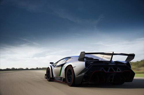 Schneller als ein McLaren P1, teurer als ein Veyron. Zum 50. Geburtstag beschenkt Lamborghini sich selbst.