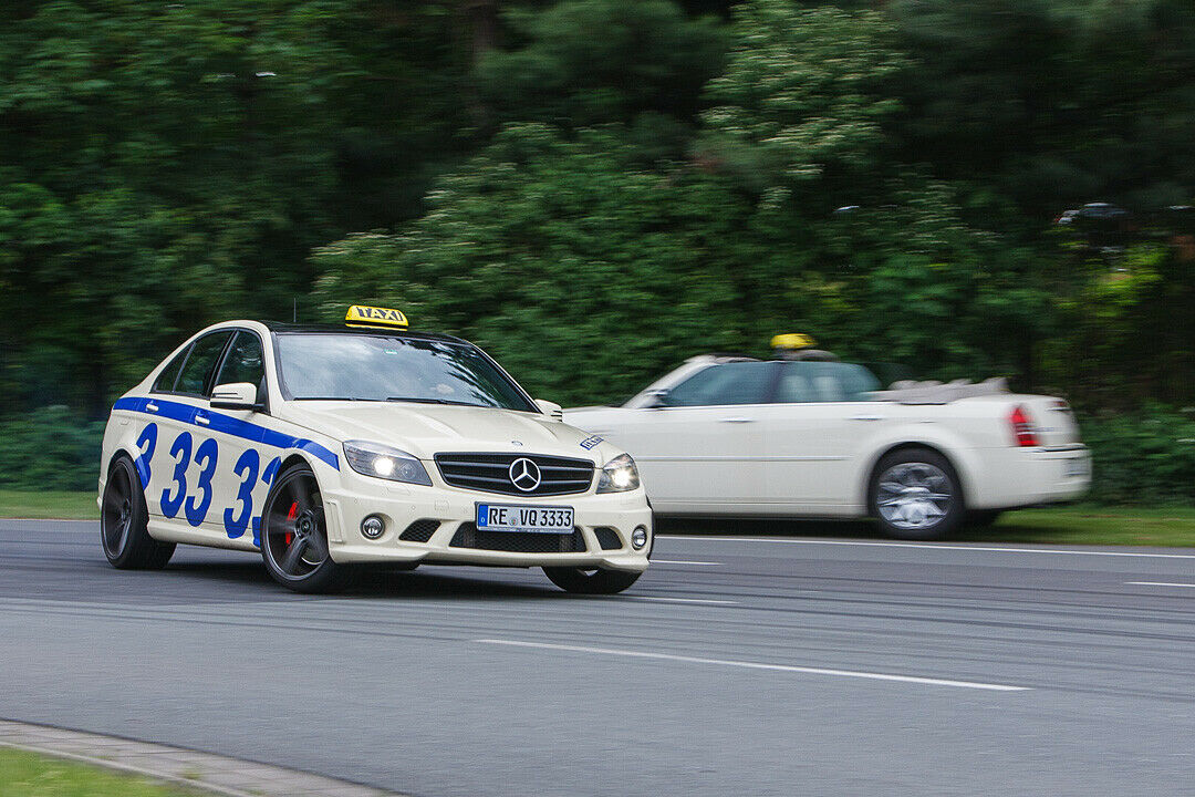Das schnellste Taxi Deutschlands fährt an Wochenenden und auf Wunsch