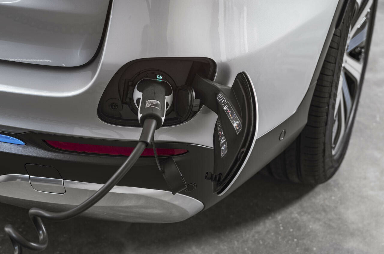 Der Akku des Mercedes soll im Optimalfall in 1,5 Stunden seine volle Kapazität laden
