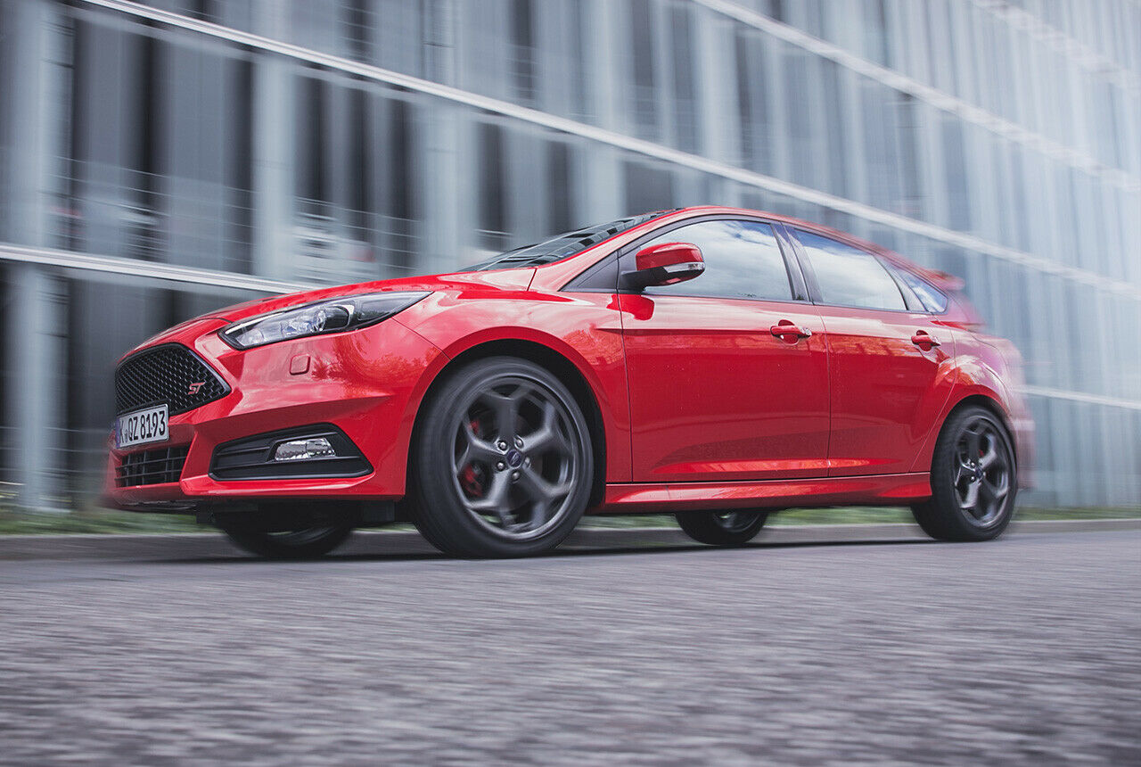Ford Focus ST: Laut, straff und rüpelhaft, aber präzise und sehr direkt