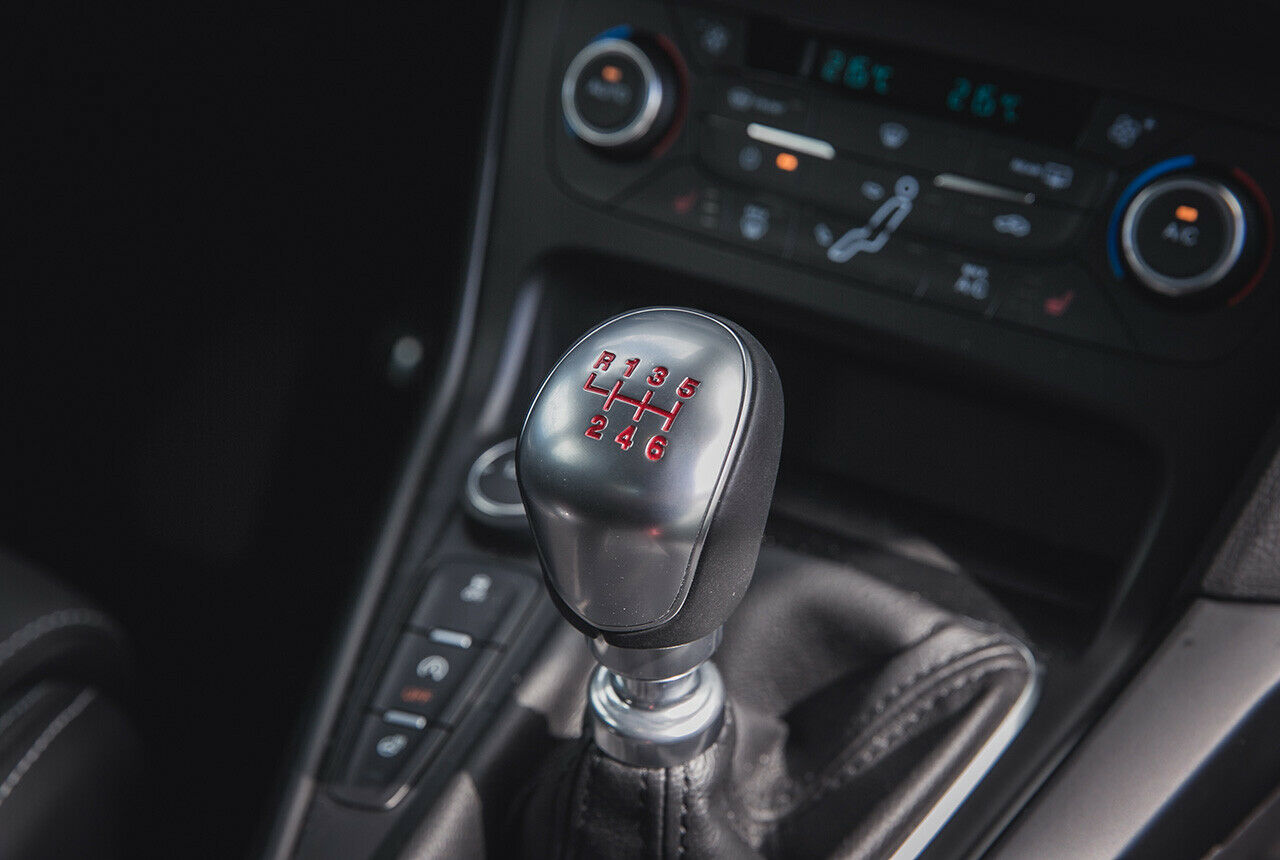 Eine Automatikoption gibt es für den ST-Benziner nicht
