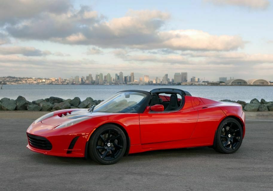 Mit dem Tesla Roadster, einem auf Elektroantrieb umgerüsteten Lotus Elise, fing Tesla an