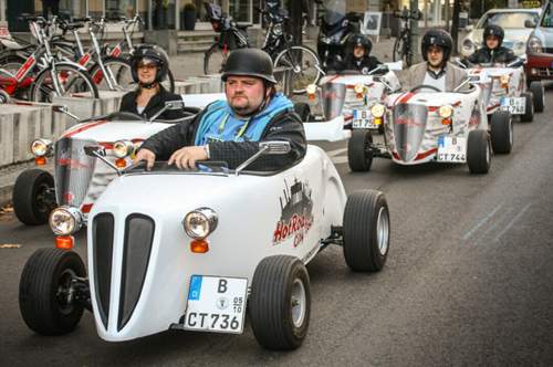Die Tour im Mini-Rod durch Berlin kostet 77 Euro, 150 Euro müssen als Kaution hinterlegt werden