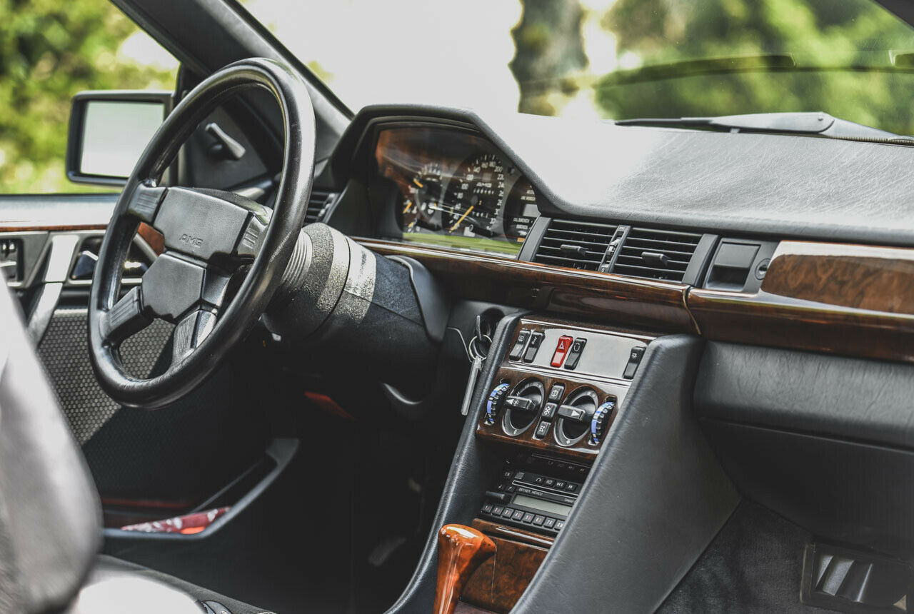 AMG 300 CE 6.0 The Hammer: Cockpit