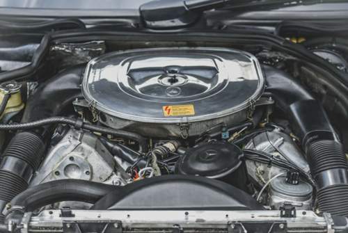 Ein 6,0-Liter-V8 mit 350 PS war 1988 im 124er neu, denn der E 500 kam erst 1990 auf den Markt