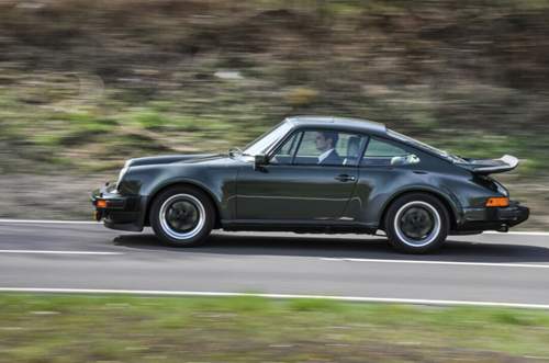 Im Vergleich zum Carrera kostete der Turbo damals 21.570 Mark mehr