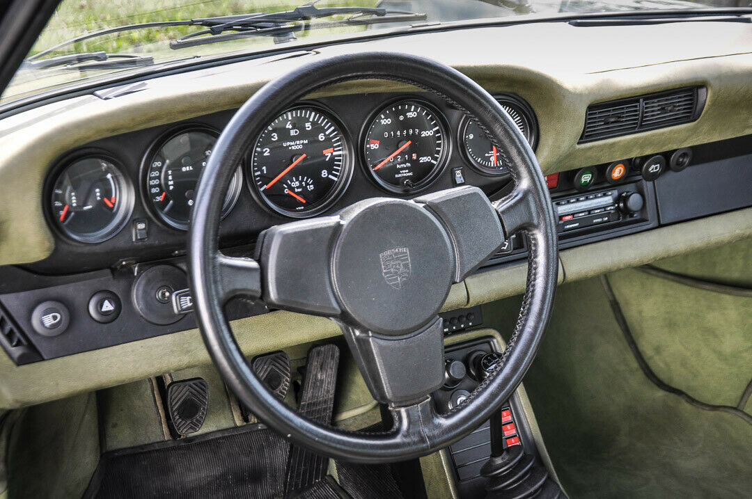 So sah ein Porsche-Cockpit vor 40 Jahren aus