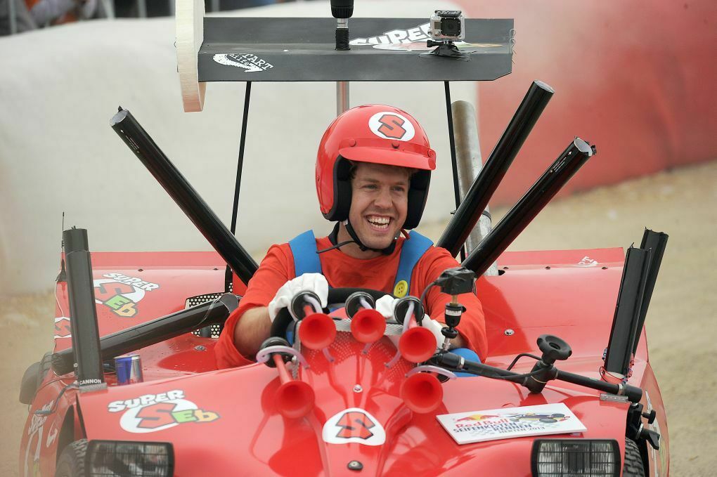 Sebastian Vettel in seiner roten Seifenkiste