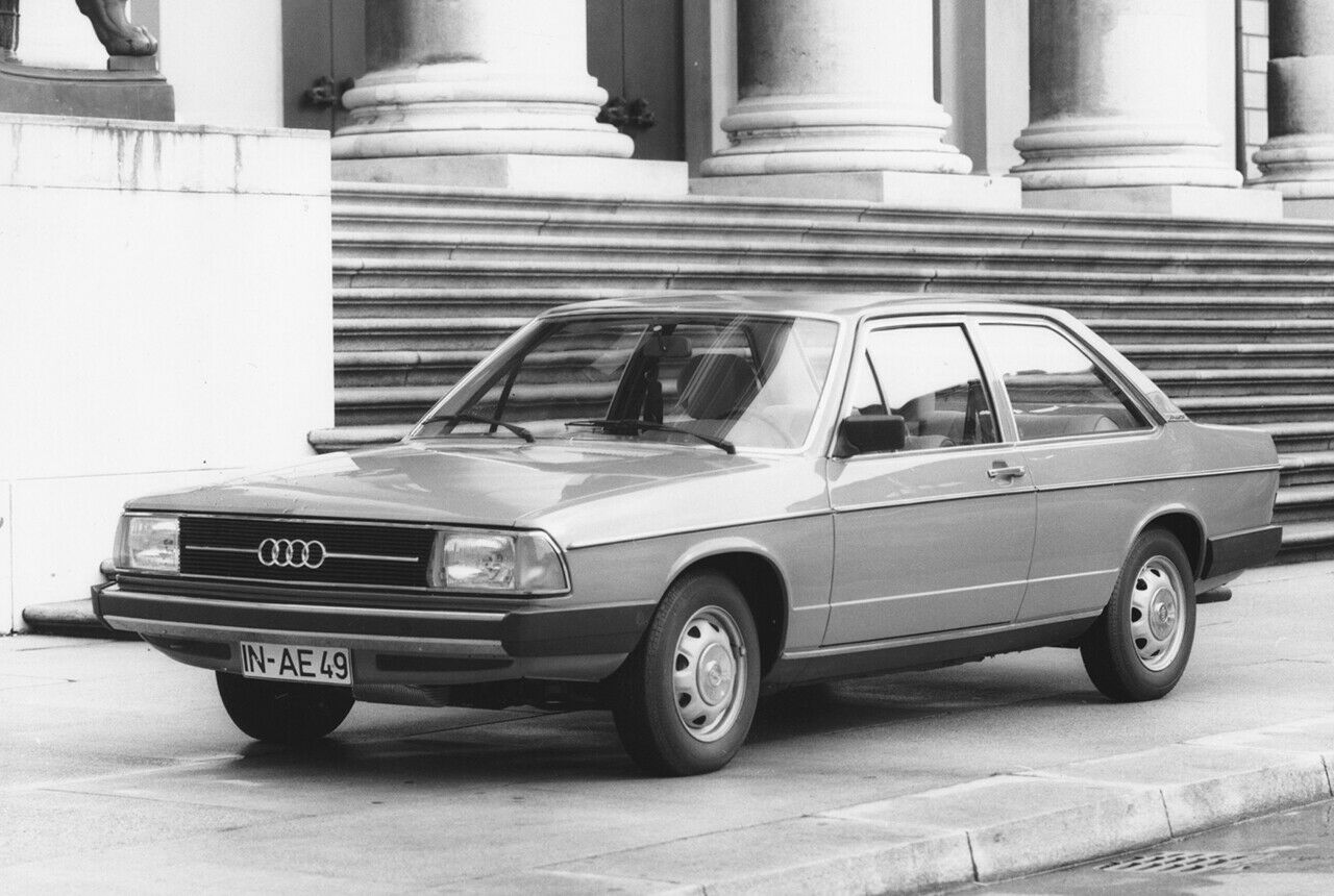 Die zweitürige Limousine des Audi 100 folgte 1977
