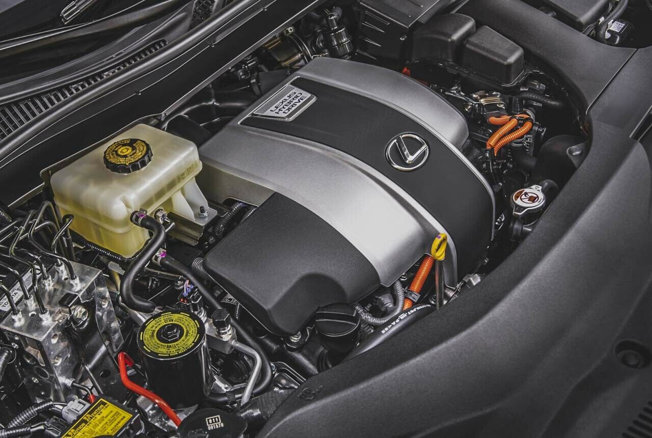 Der V6-Benziner im RX 450hL leistet alleine 262 PS, die Systemleistung gibt Lexus mit 313 PS an