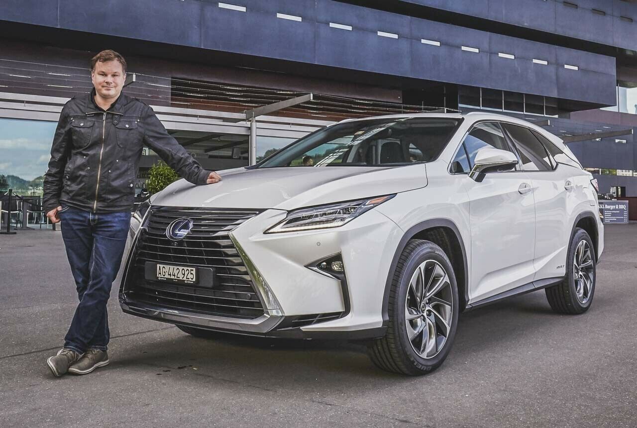 Die Linien bleiben gleich, der Lexus RX 450hL polarisierte optisch genauso wie der kürzere Bruder