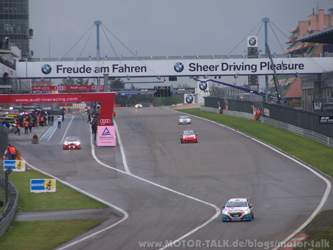 Start-Ziel kurz vor Rennende, Peugeot
