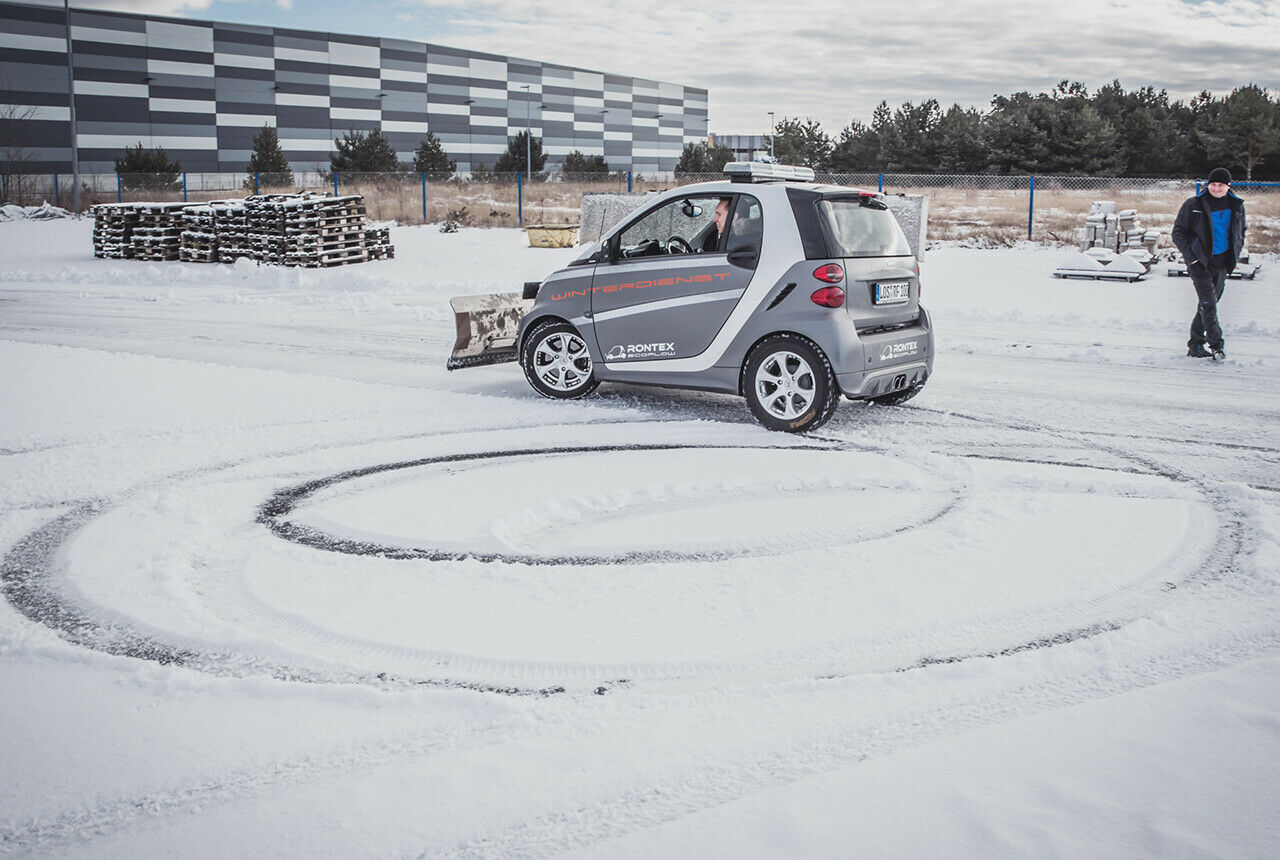 Der neue Smart ist Wendekreismeister. Baureihe 451 dreht auf Schnee auch kompakt