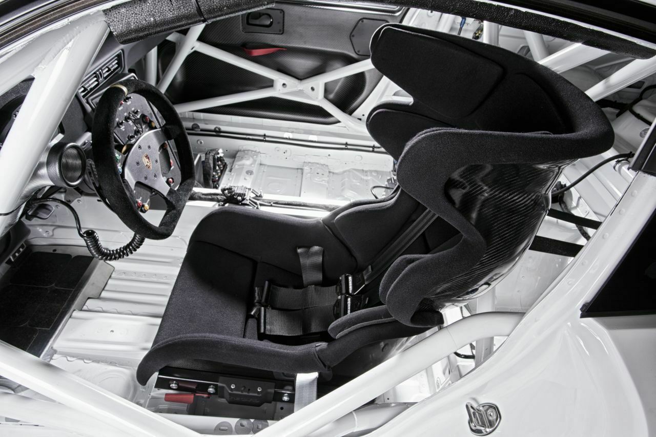 Porsche hat den Käfig überarbeitet. Er soll den Cup-Elfer noch steifer machen.