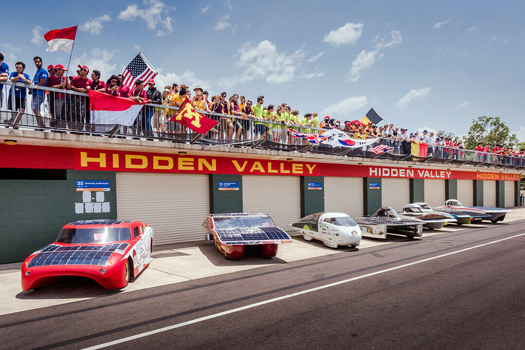 Nach der Qualifikation ist vor dem Rennen: Die Teams in der Boxengasse des Hidden Valley Raceway bei Darwin