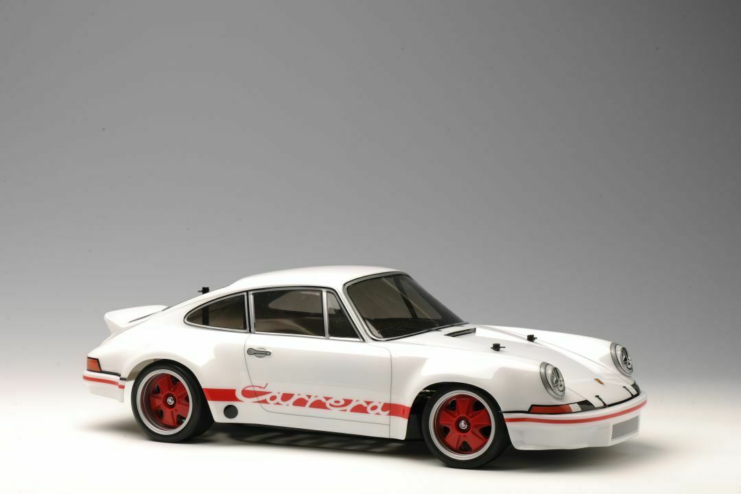 Der Porsche Carrera RS im Format 1:10 von Tamiya kann sogar fahren