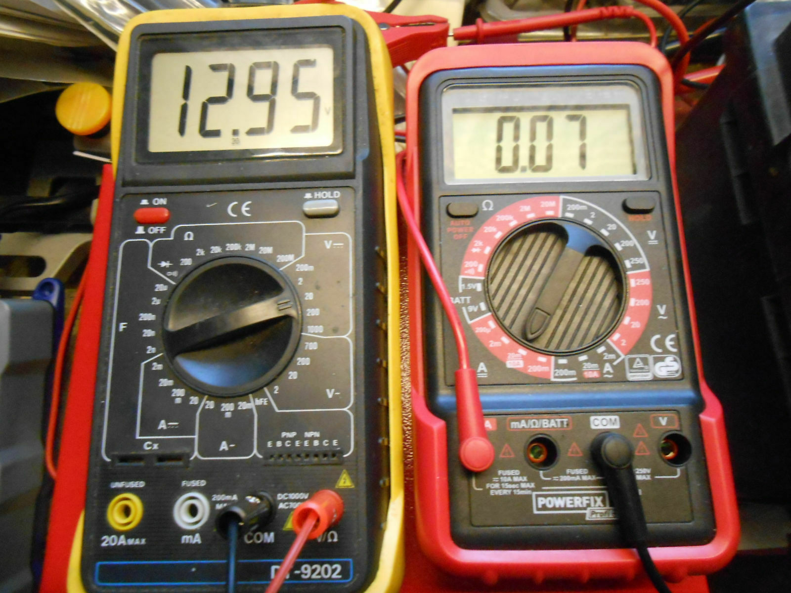 MKB: ABS, Lichtmaschine 65 Ampere, Spannung steigt über 14,2 Volt.