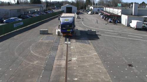 Nach dem Aufprall rollte der Lkw noch 25 Meter weiter