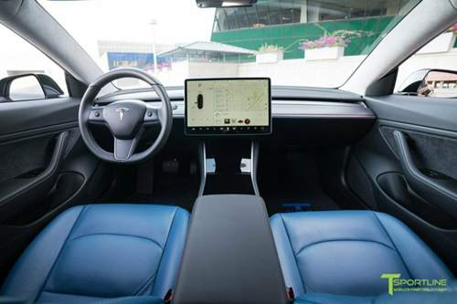 Tesla-m3-innen-blau