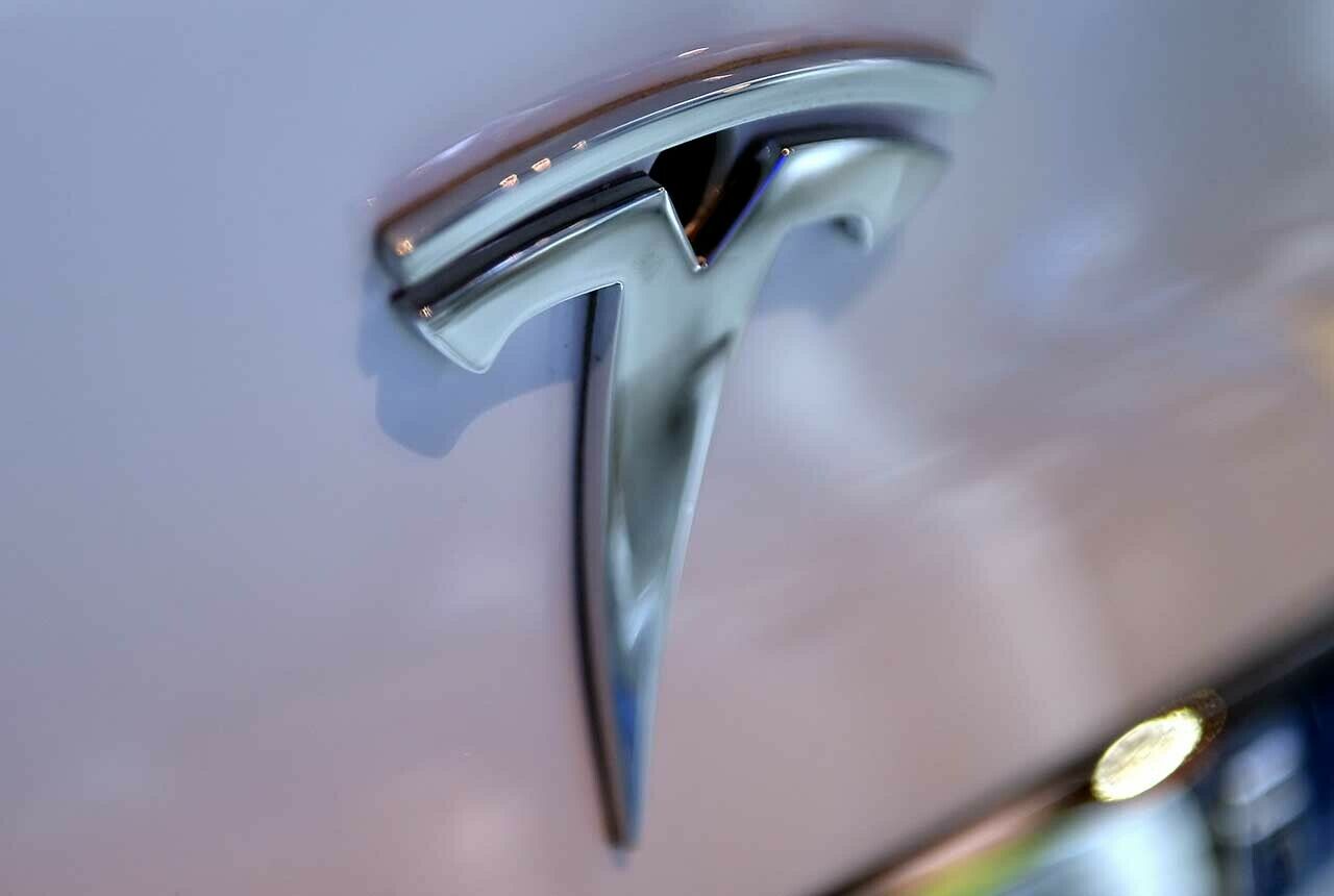 Tesla-Unfall in China: In Peking verursachte ein Model-S-Fahrer mit eingeschaltetem "Autopilot"-System einen Unfall mit einem geparkten Auto