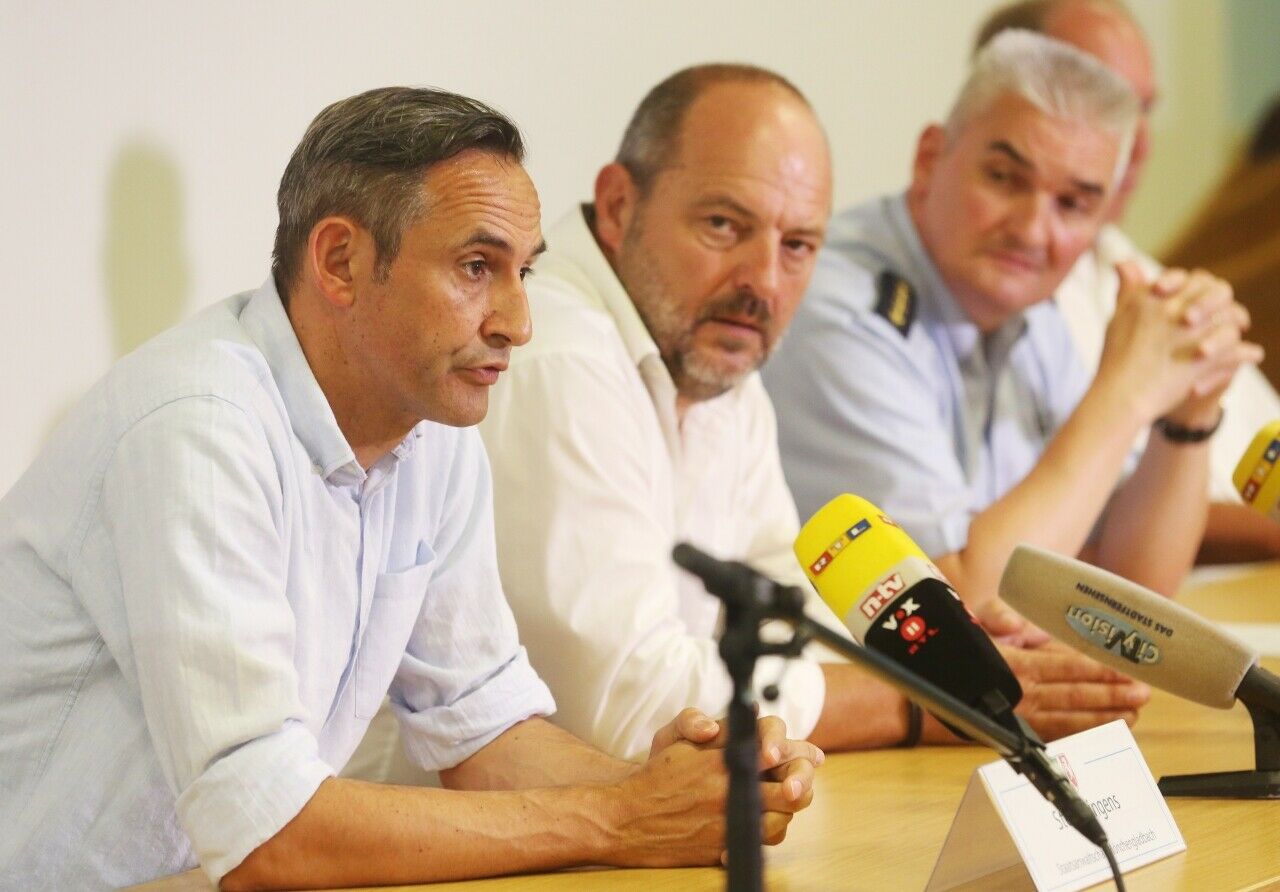 Staatsanwalt Stefan Lingens (links) erhob Anklage wegen Mordes gegen den 28-jährigen Unfallfahrer