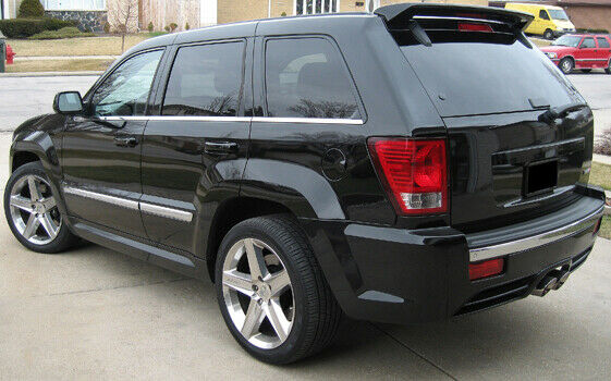 Monster-SUV's oder was kommt denn da von hinten an? Holari, Holaro...