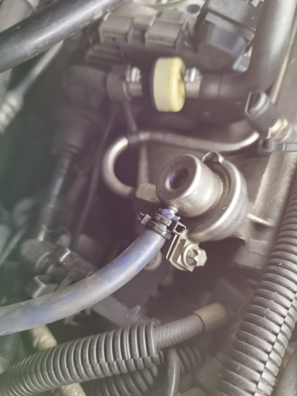 Motor 2,0 turbo 200 PS drückt massenweise Kraftstoff in das Rohr zum Turbolader