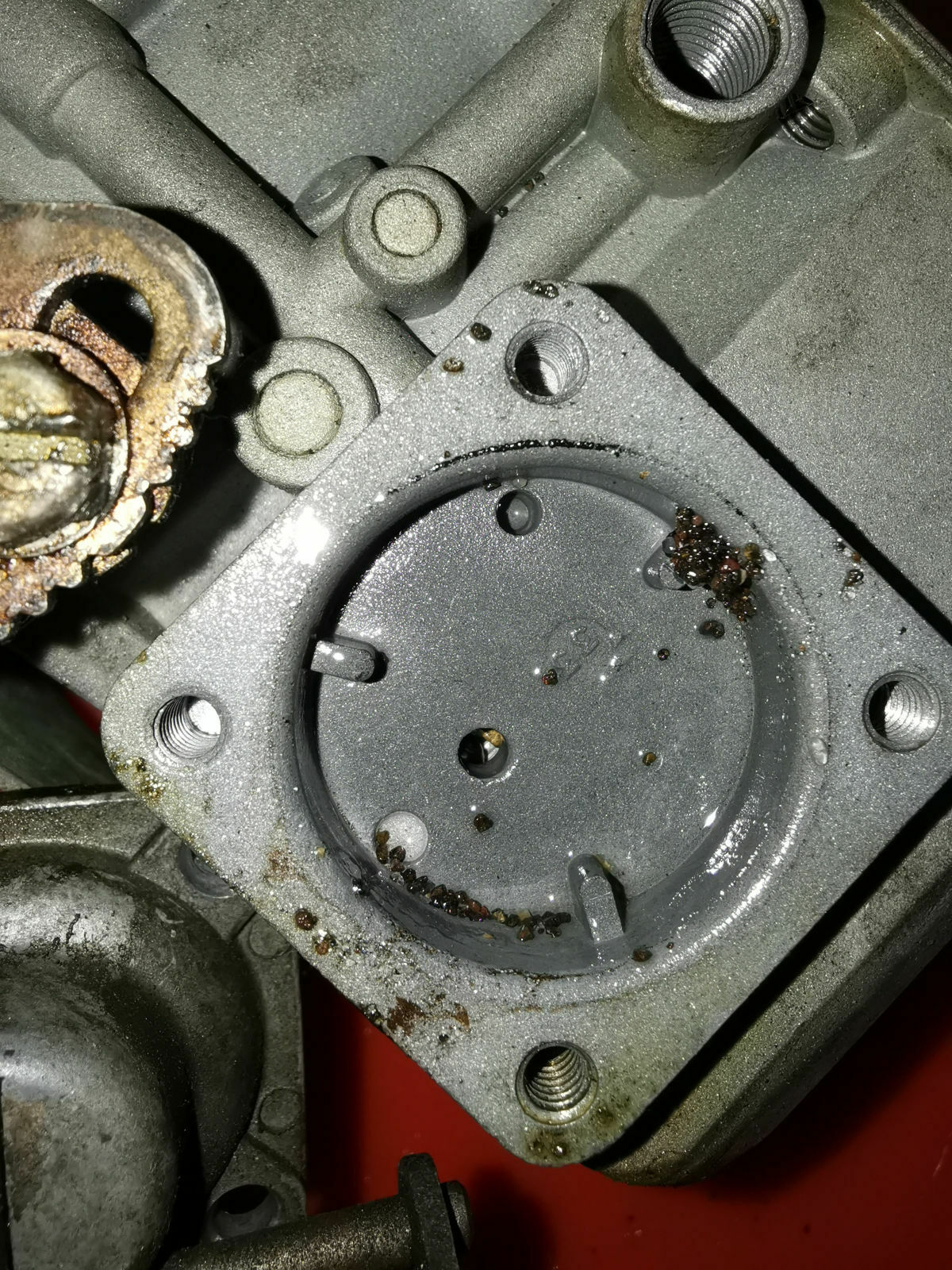 Motor klappert und läuft schlecht, trotz mehrmaligen Einstellen