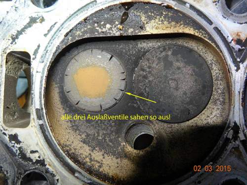 Vw-polo-motor-zerlegt-auslassventil-03245x