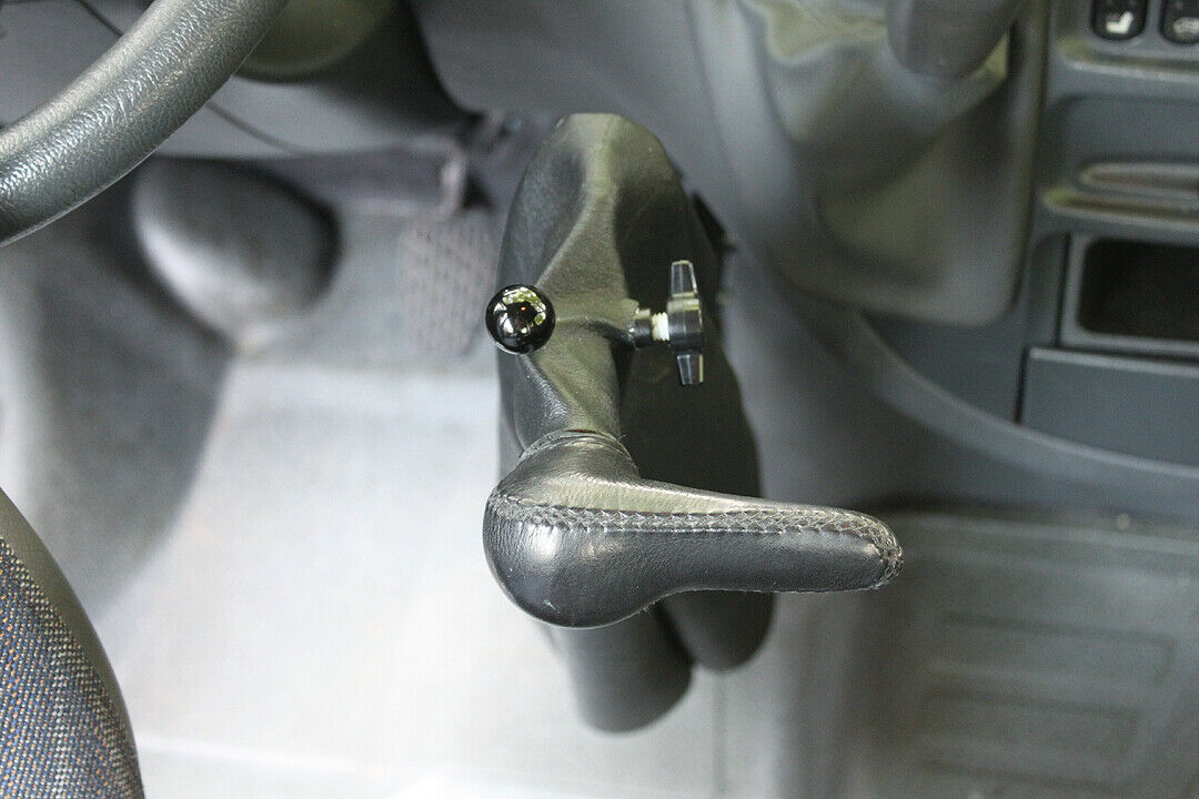 Handgerät f. Gas und Bremse