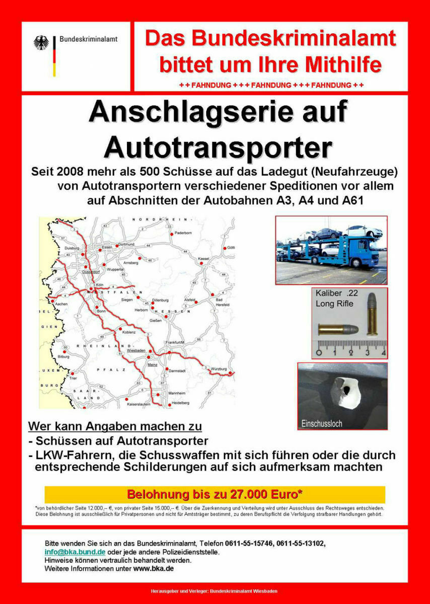 Plakate sollen die Aufmerksamkeit in der Bevölkerung steigern. Die Belohnung für Hinweise wurde mittlerweile auf 100.000 Euro gesteigert.