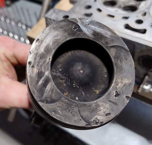 Metallteile in Kolben 3