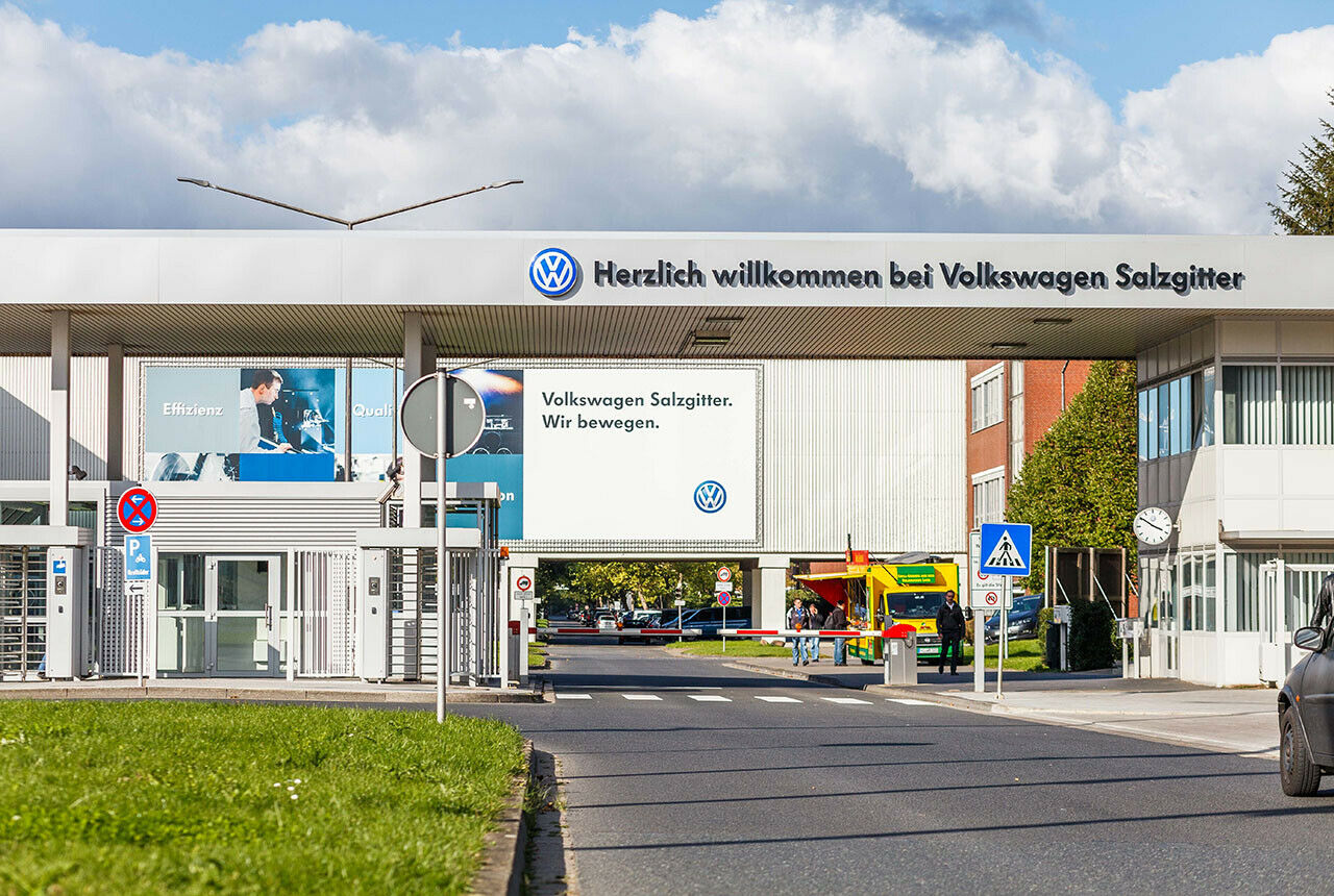 Das Motorenwerk Salzgitter soll an Batteriezellen forschen, sobald deren Herstellung wirtschaftlich möglich ist, geht es an die Serienfertigung