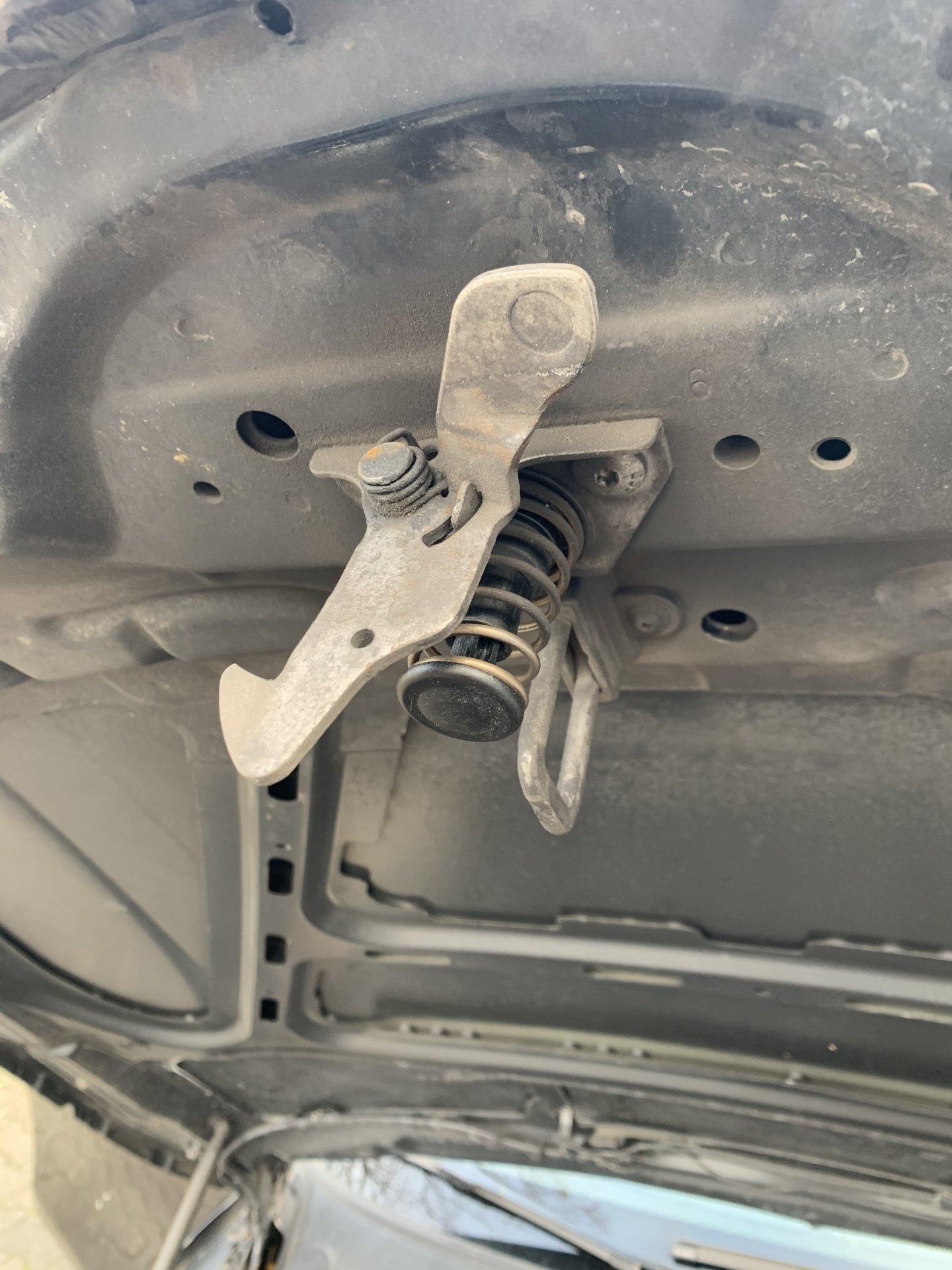 Motorhaube Haken locker schließt nicht mehr e87