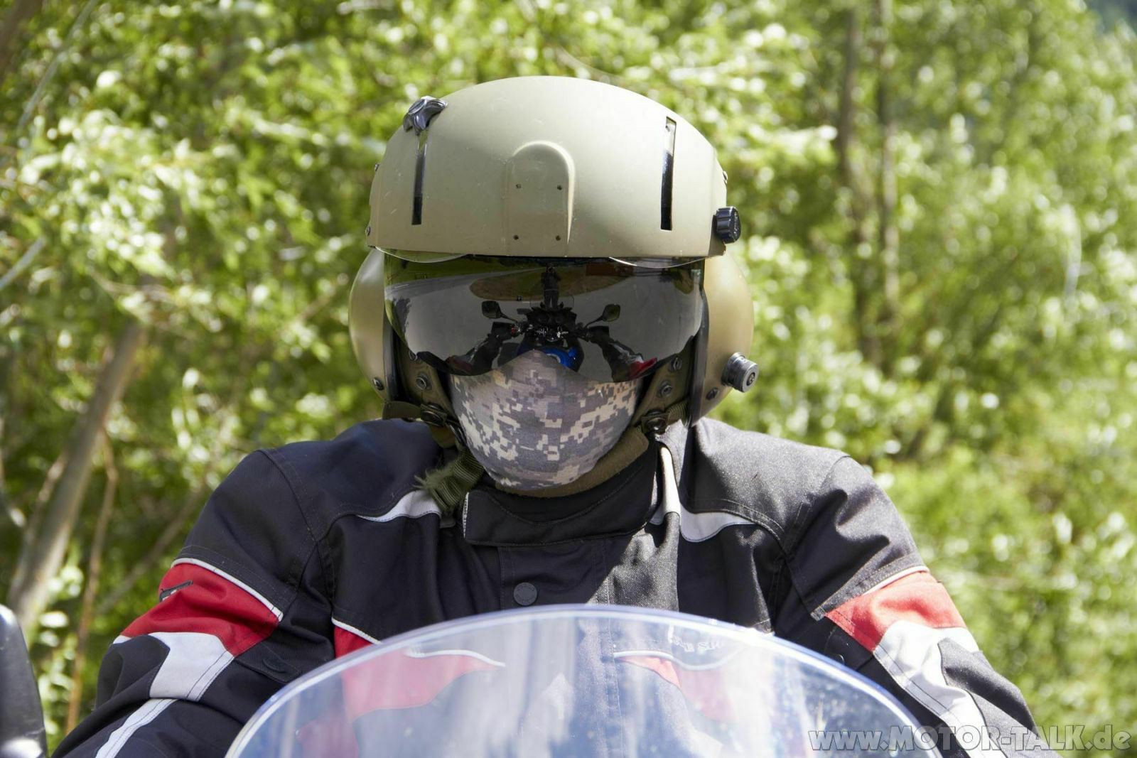 Motorradhelm abkneten?