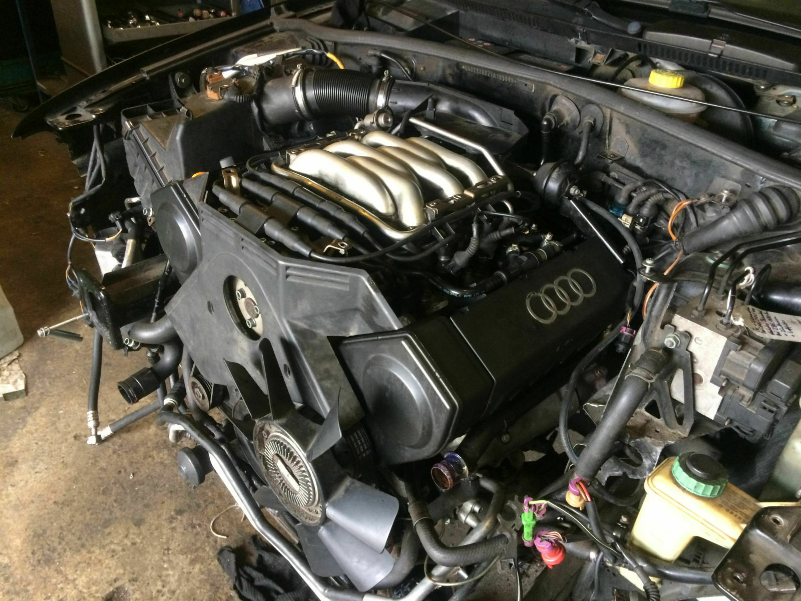 Mototaustausch Audi A4 B5 Avant 2.6 V6