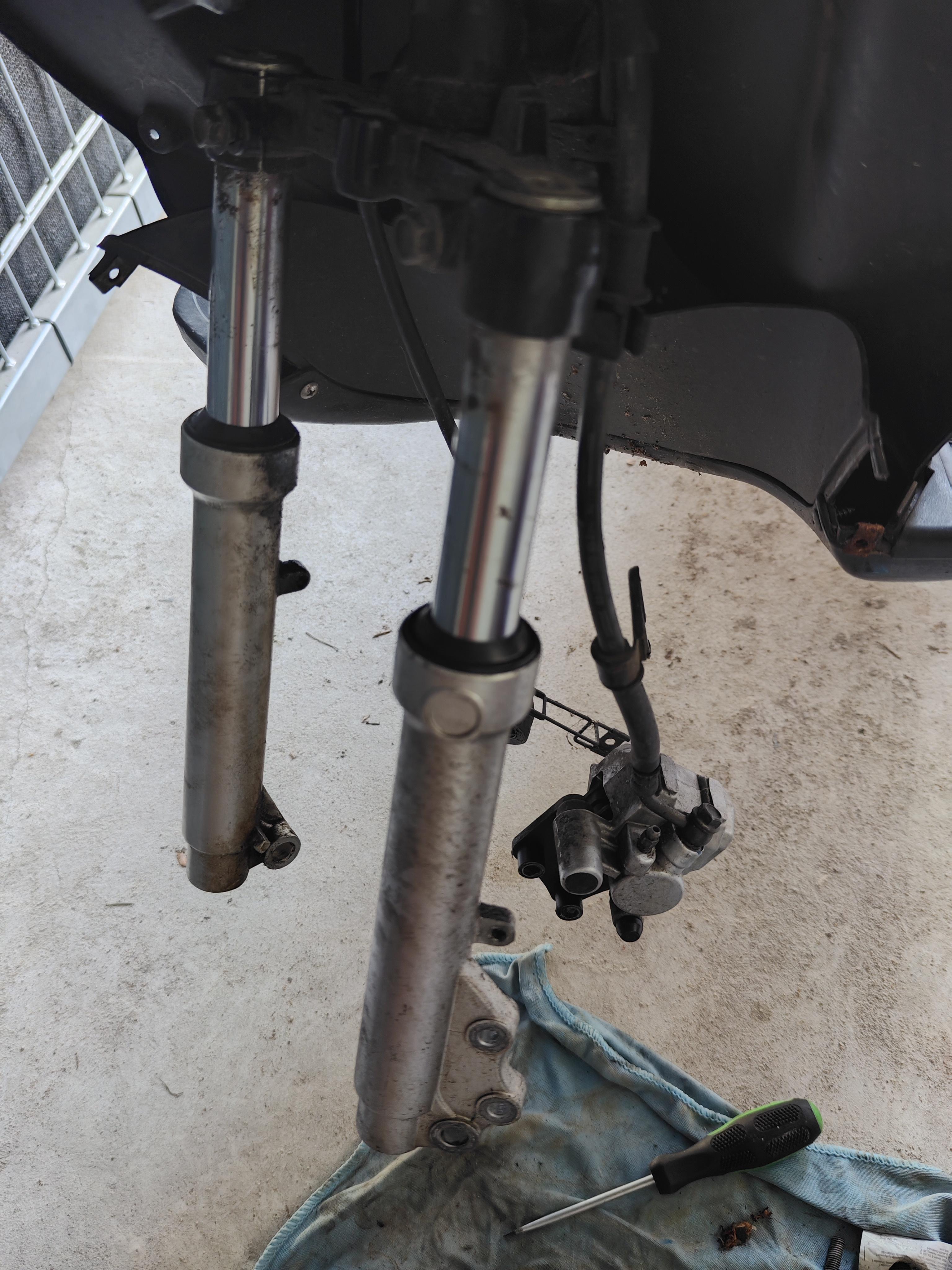 Motowell Magnet 4T Stoßdämpfer vorn