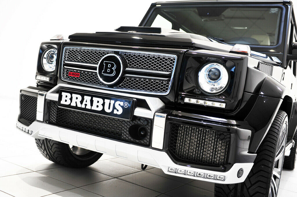 Vorn hat Brabus einen Frontspoiler an die Serienschürze gehängt.