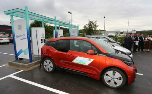 Beim aktuellen Strommix habe der Diesel eine bessere Klimabilanz als Elektroautos, sagt Bosch Chef Volkmar Denner