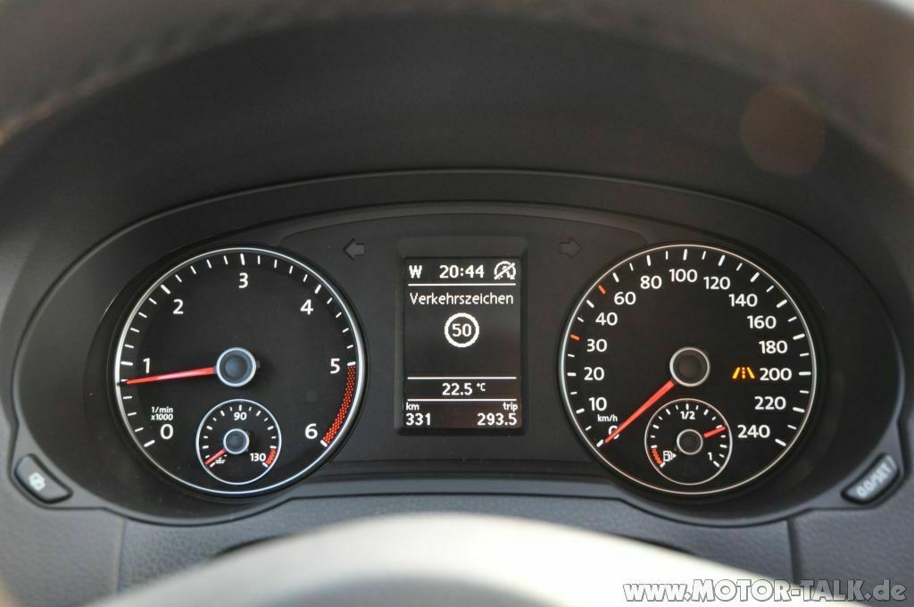 Multifunktionsanzeige Premium bei Konfiguration mit Verkehrszeichenerkennung?
