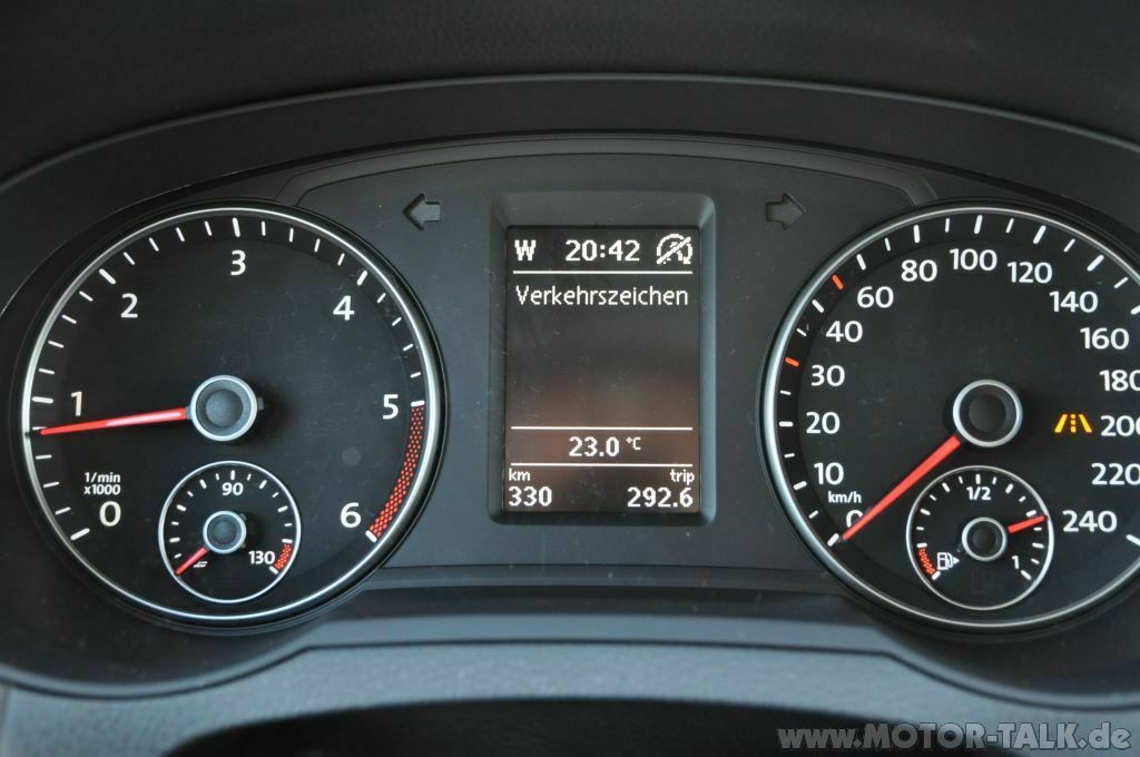 Multifunktionsanzeige Premium bei Konfiguration mit Verkehrszeichenerkennung?