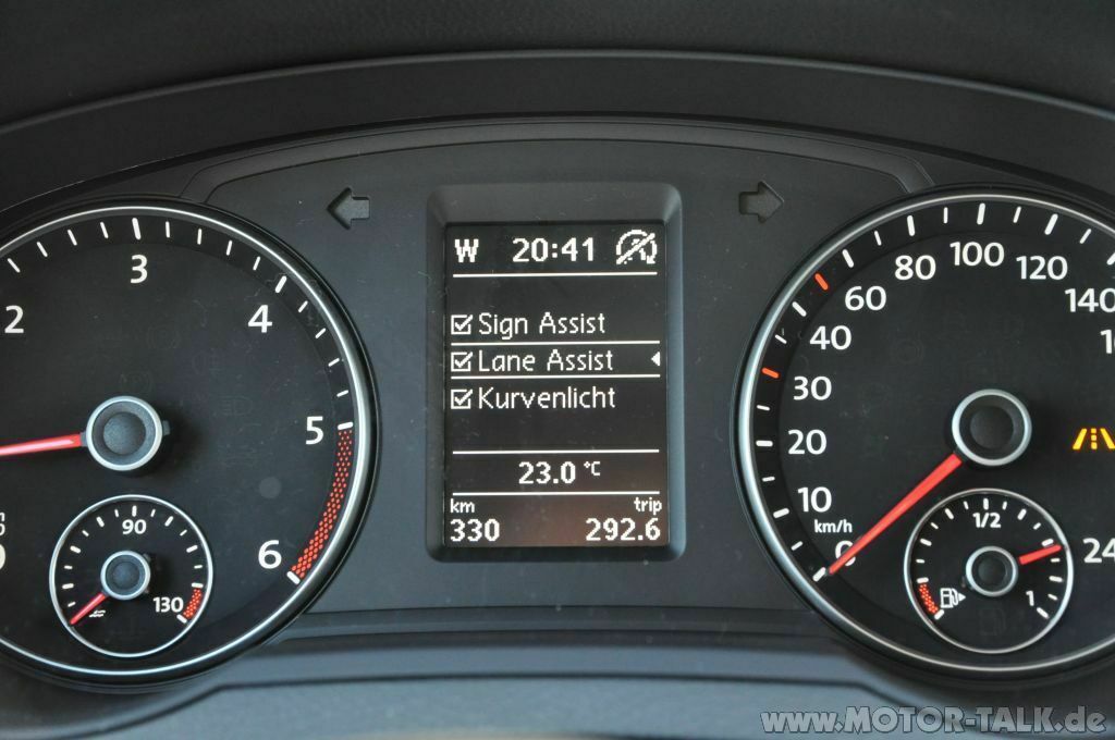 Multifunktionsanzeige Premium bei Konfiguration mit Verkehrszeichenerkennung?