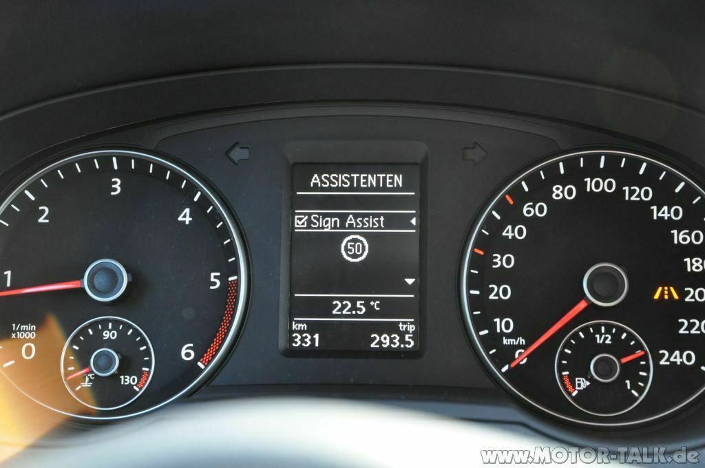 Multifunktionsanzeige Premium bei Konfiguration mit Verkehrszeichenerkennung?